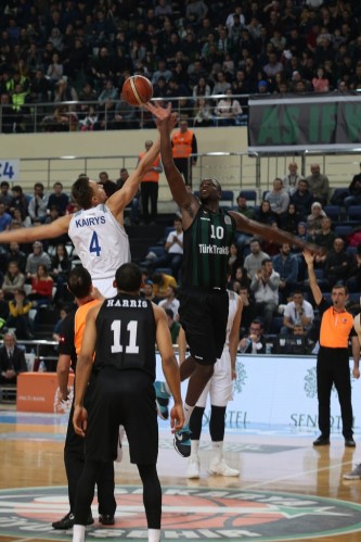 Sakarya Büyükşehir Basket- Demir İnşaat Büyükçekmece: 77-67