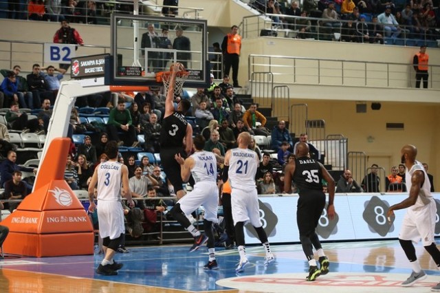 Sakarya Büyükşehir Basket- Demir İnşaat Büyükçekmece: 77-67