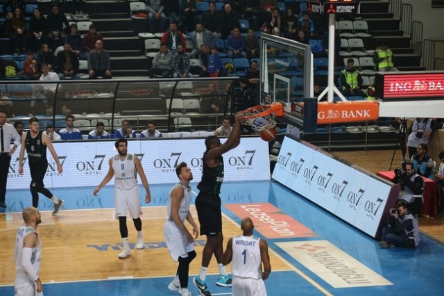 Sakarya Büyükşehir Basket- Demir İnşaat Büyükçekmece: 77-67