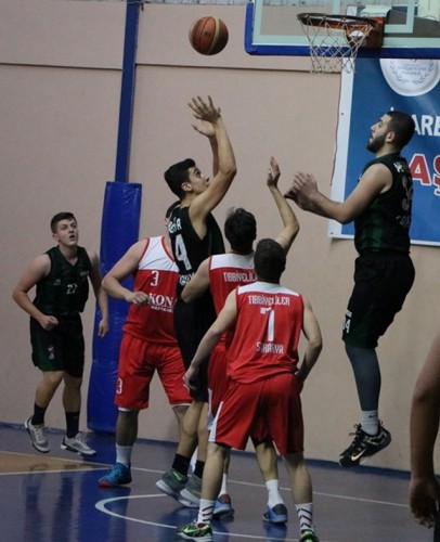 Basketbolda Sakarya derbisi nefesleri kesti