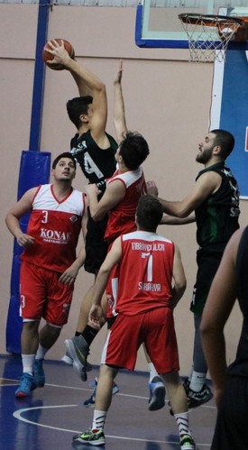 Basketbolda Sakarya derbisi nefesleri kesti