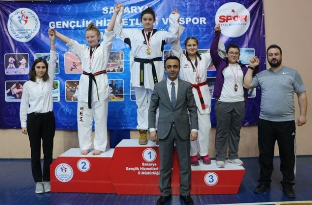 Taekwondonun Yıldızları ödüllerini aldı