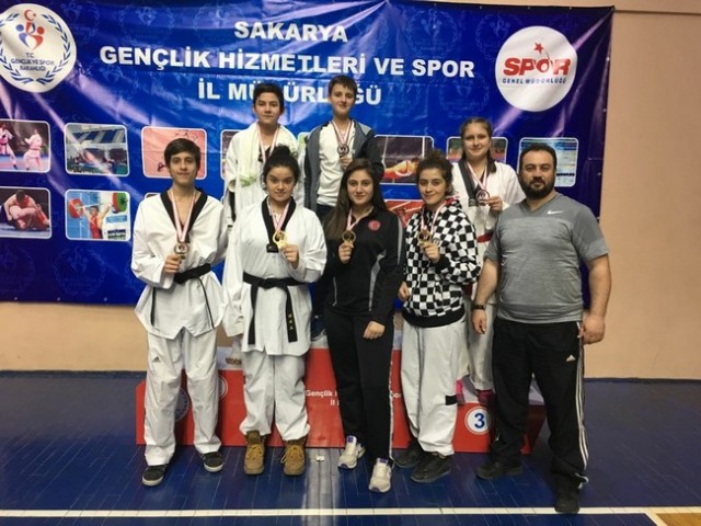 Taekwondonun Yıldızları ödüllerini aldı