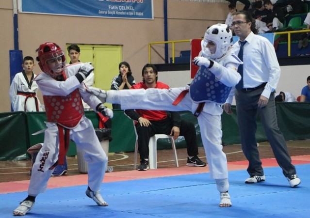 Taekwondonun Yıldızları ödüllerini aldı