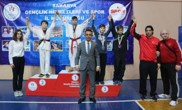 Taekwondonun Yıldızları ödüllerini aldı