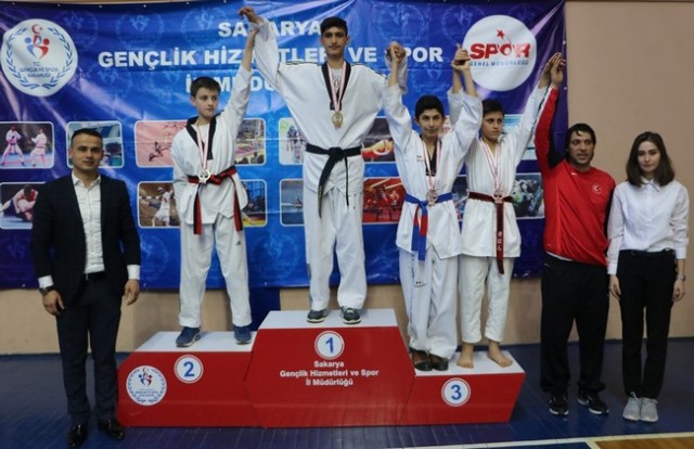 Taekwondonun Yıldızları ödüllerini aldı