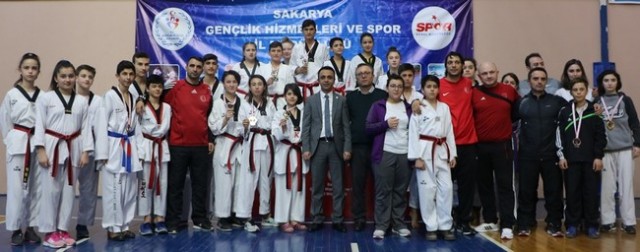 Taekwondonun Yıldızları ödüllerini aldı