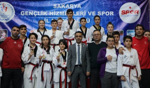 Taekwondonun Yıldızları ödüllerini aldı