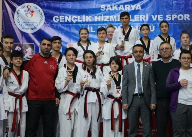 Taekwondonun Yıldızları ödüllerini aldı