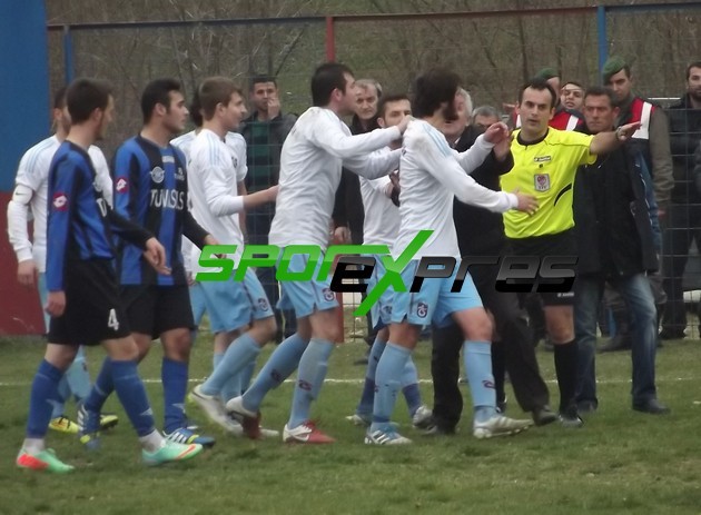 Taşburunspor -Demirspor maçında olaylar çıktı