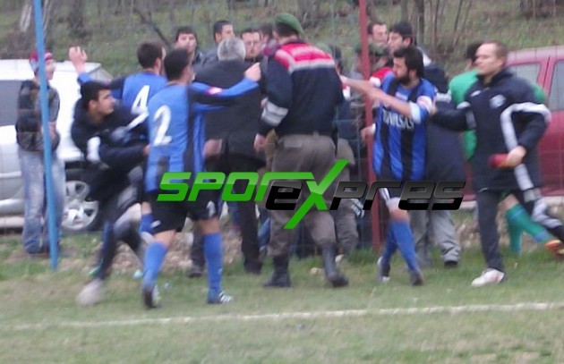 Taşburunspor -Demirspor maçında olaylar çıktı