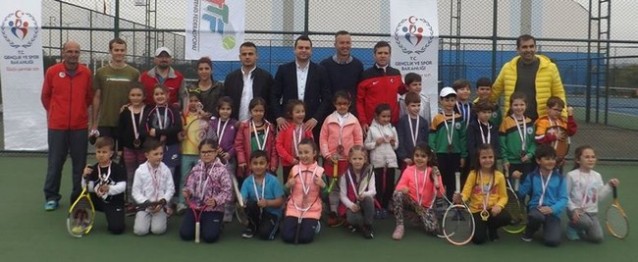 Teniste 23 Nisan Coşkusu