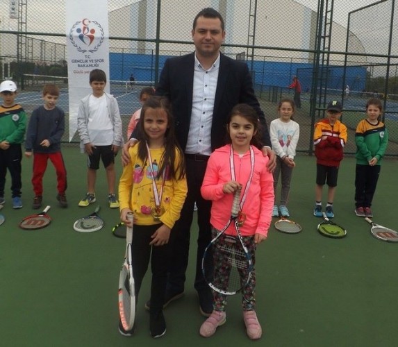 Teniste 23 Nisan Coşkusu