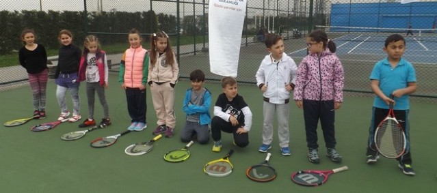 Teniste 23 Nisan Coşkusu