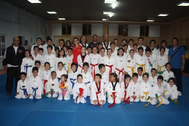 Sakaryalı Minik Taekwondocular terfi etti