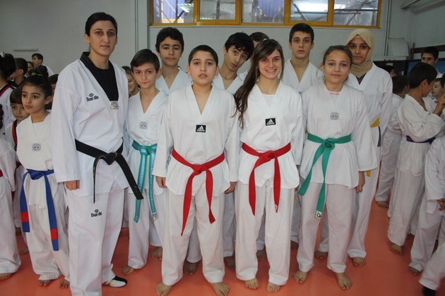 Taekwondo kuşak terfi zamanı