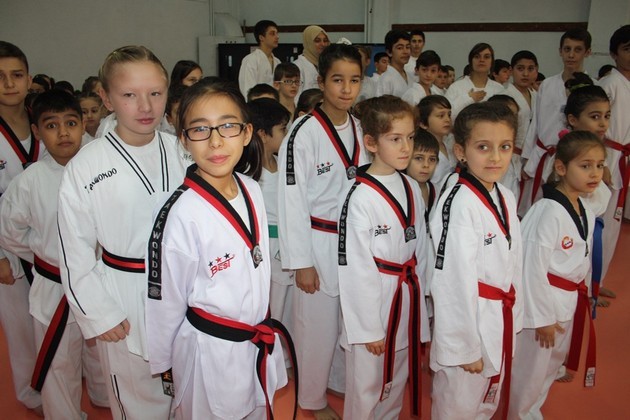Taekwondo kuşak terfi zamanı