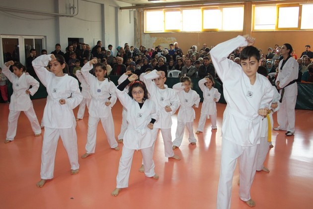 Taekwondo kuşak terfi zamanı