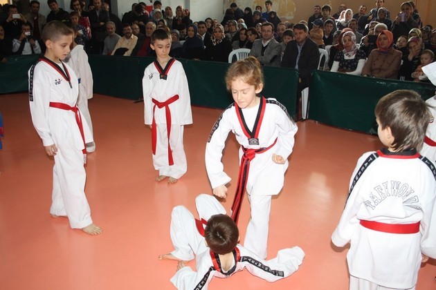 Taekwondo kuşak terfi zamanı