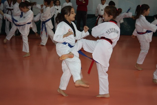 Taekwondo kuşak terfi zamanı