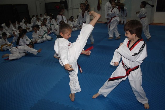 Sakaryalı Minik Taekwondocular terfi etti