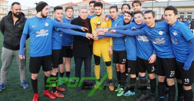 U19 Gençleri kupalarına kavuştu