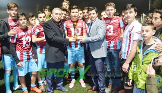 U19 Gençleri kupalarına kavuştu