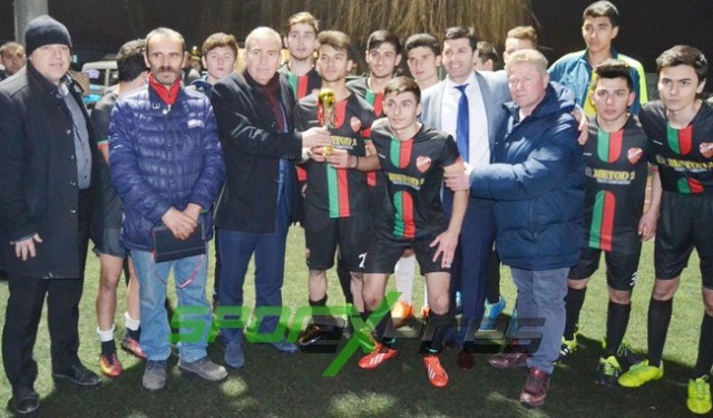 U19 Gençleri kupalarına kavuştu