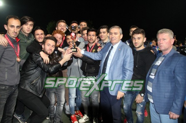 U19 Play-off kupa töreni yapıldı