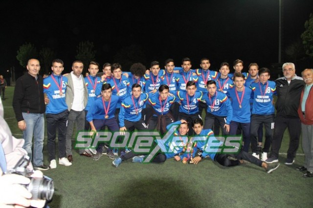 U19 Play-off kupa töreni yapıldı