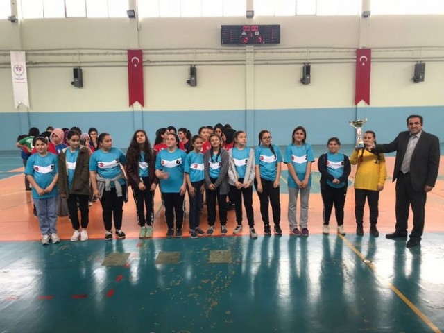 Karasu'da Hentbolun Yıldızları belli oldu