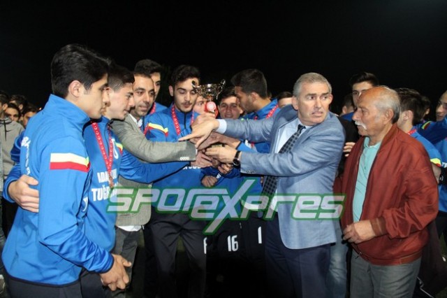 U19 Play-off kupa töreni yapıldı