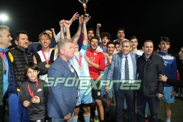 U19 Play-off kupa töreni yapıldı
