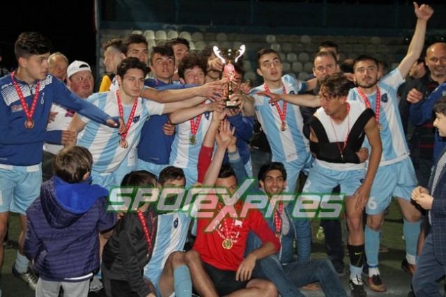 U19 Play-off kupa töreni yapıldı