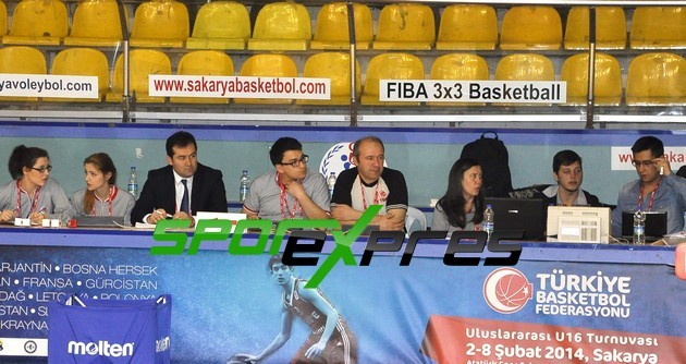 Türkiye’den müthiş start : 76-54