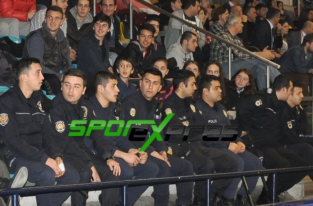Türkiye’den müthiş start : 76-54