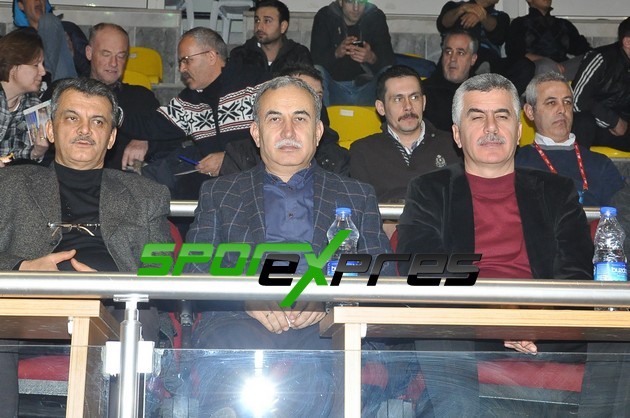 Türkiye’den müthiş start : 76-54
