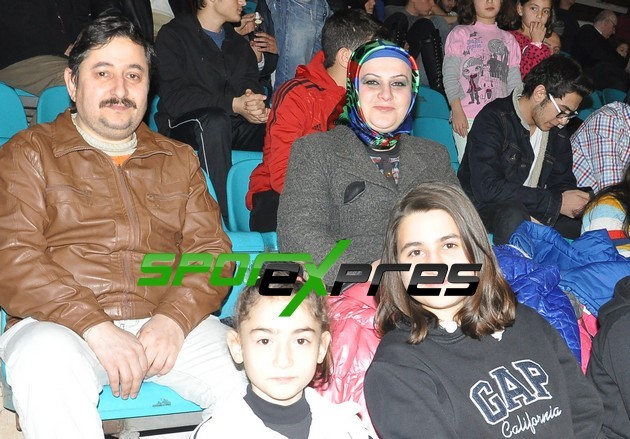 Türkiye’den müthiş start : 76-54