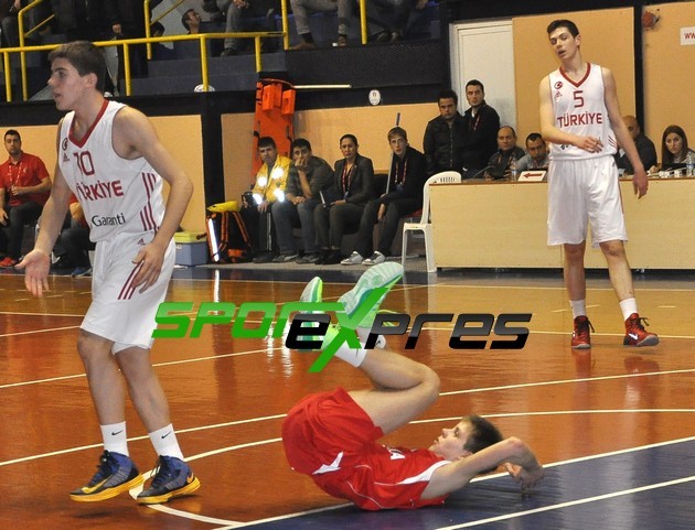 Türkiye’den müthiş start : 76-54