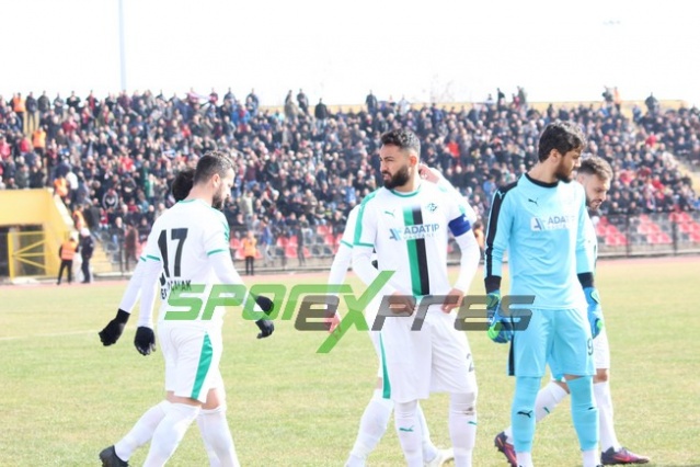 Uşakspor-Sakaryaspor maçı fotoğrafları