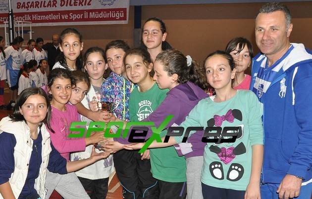 Küçükler  Voleybolda Çifte Zafer