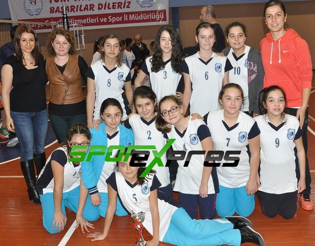 Küçükler  Voleybolda Çifte Zafer