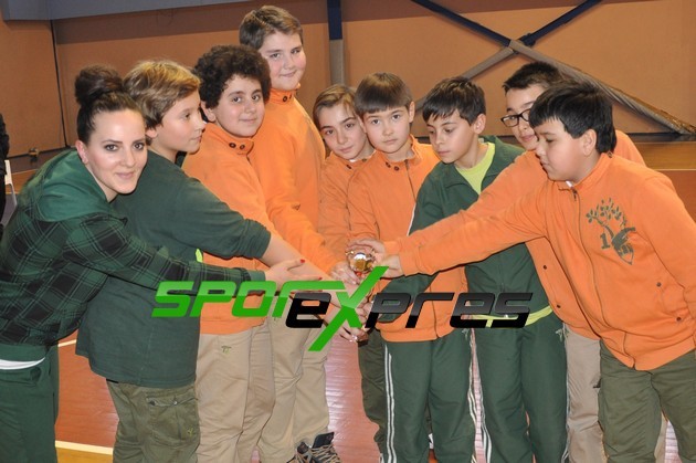 Küçükler  Voleybolda Çifte Zafer
