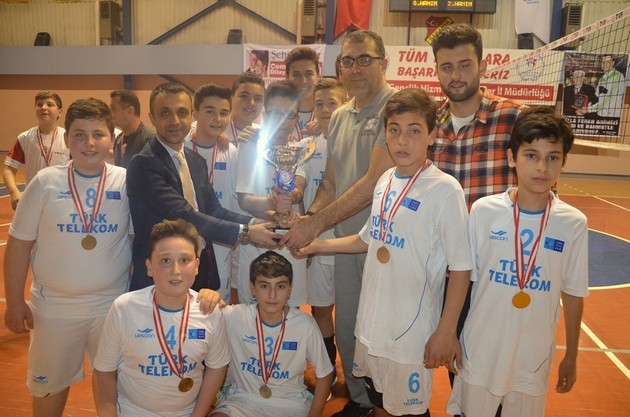 Voleybolda  Şampiyon Sabiha