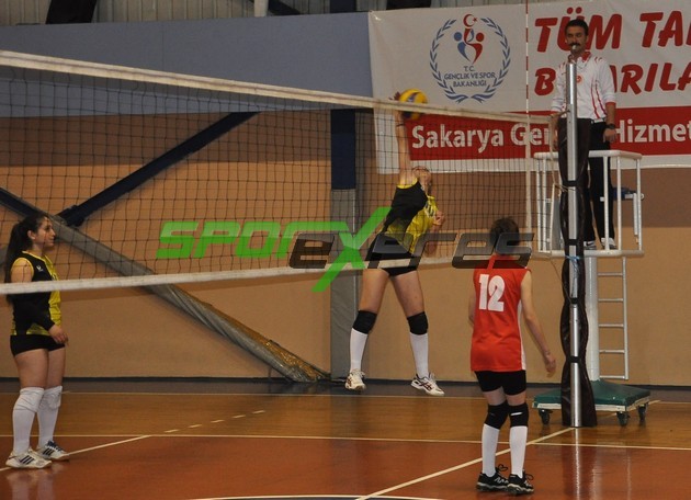 Genç kızlar Voleybol ligi devam ediyor