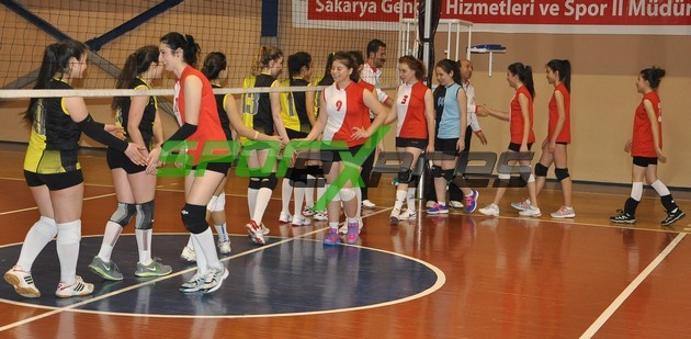 Genç kızlar Voleybol ligi devam ediyor