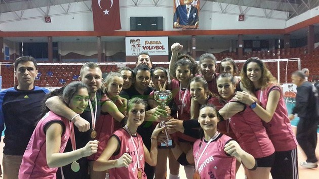 Yeni Hendek Bayan Voleybol takımı 2.Lige yükseldi