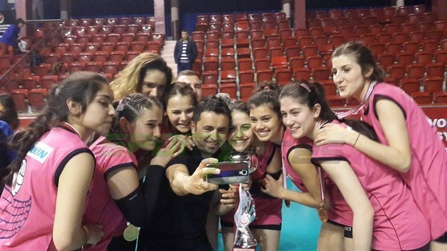 Yeni Hendek Bayan Voleybol takımı 2.Lige yükseldi