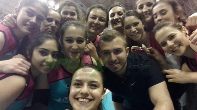 Yeni Hendek Bayan Voleybol takımı 2.Lige yükseldi