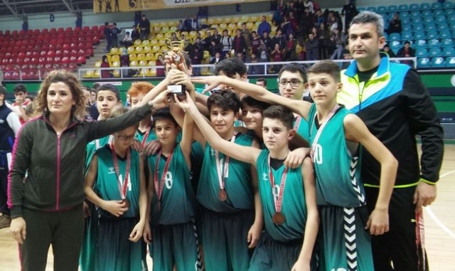 Yıldız Erkekler Basketbolda Şampiyon Şahin